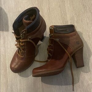 Timberland Women's Two-Tone Brown Heeled Boots